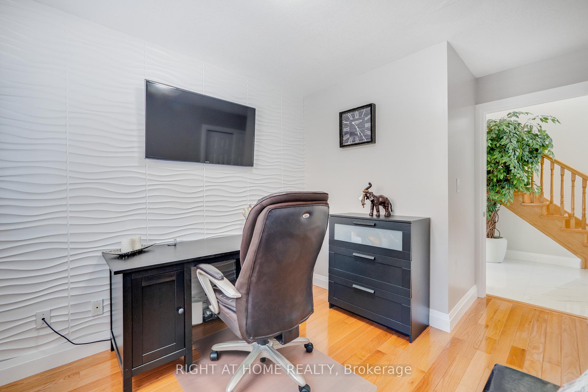 Photo 12 of 23 Breckwood Place, Kitchener — HOMEH
