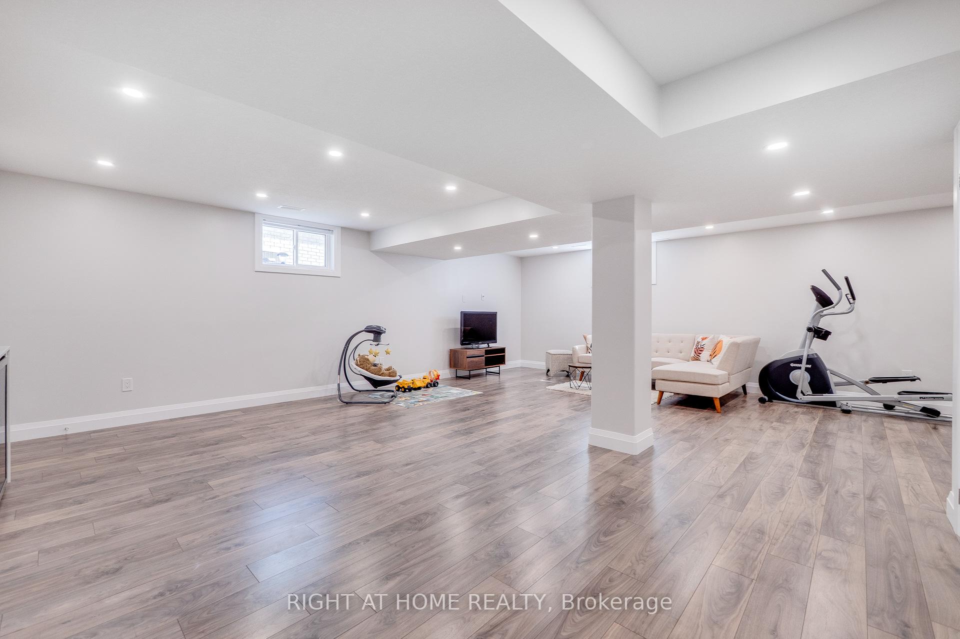 Photo 41 of 23 Breckwood Place, Kitchener — HOMEH