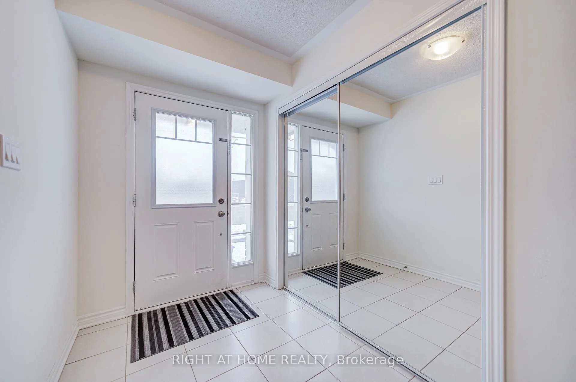 Photo 3 of Unit 162, 1000 Asleton Boulevard, Milton, Willmott — HOMEH