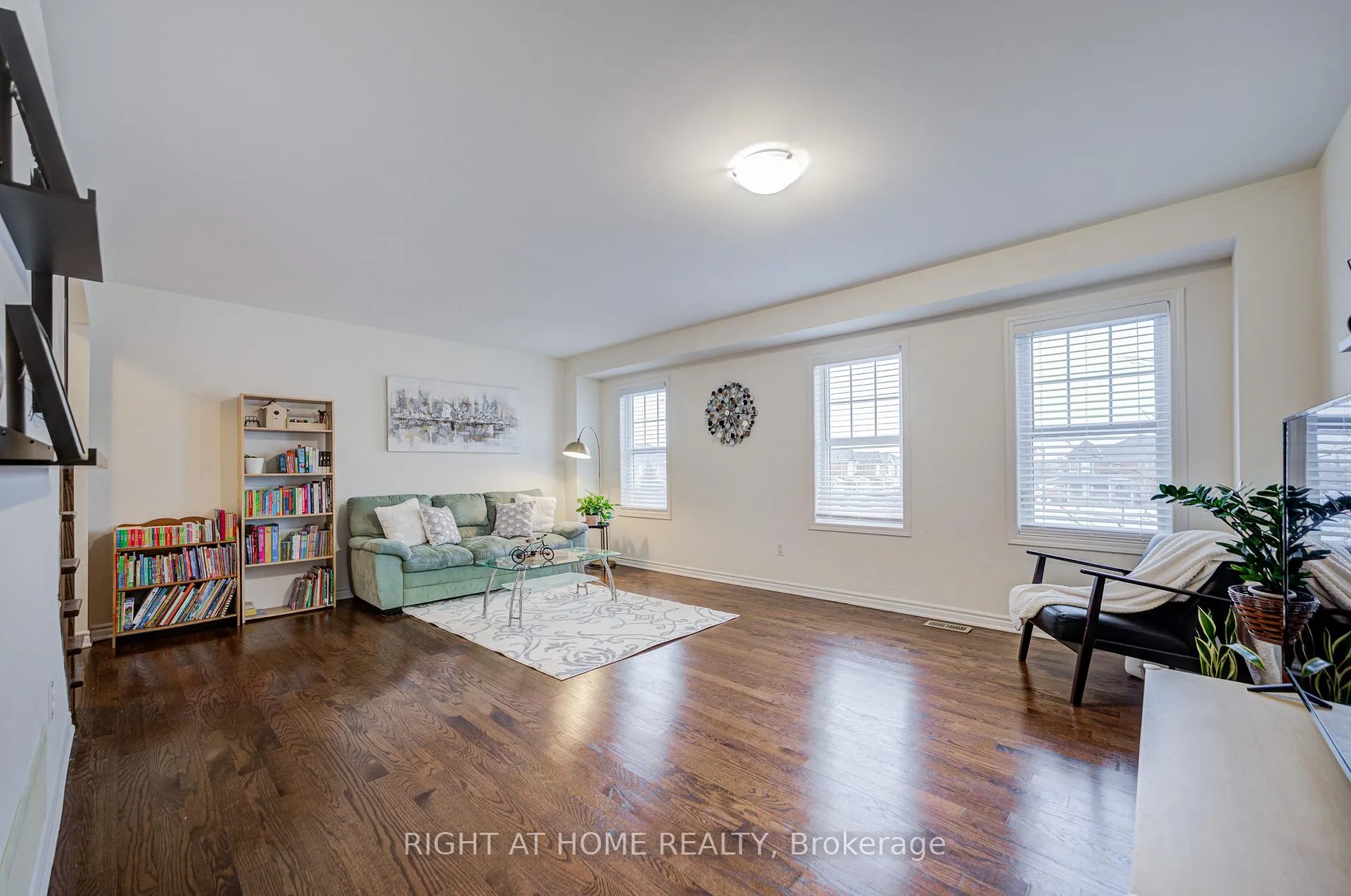 Photo 12 of Unit 162, 1000 Asleton Boulevard, Milton, Willmott — HOMEH