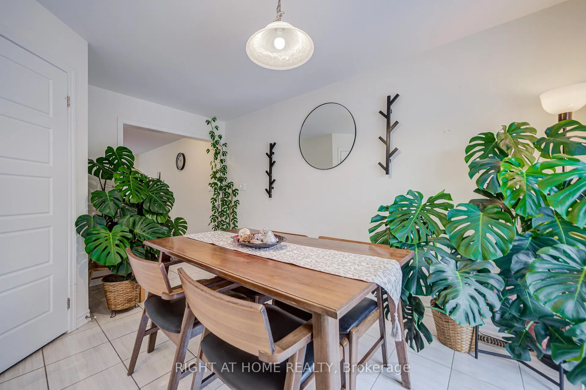 Photo 19 of Unit 162, 1000 Asleton Boulevard, Milton, Willmott — HOMEH