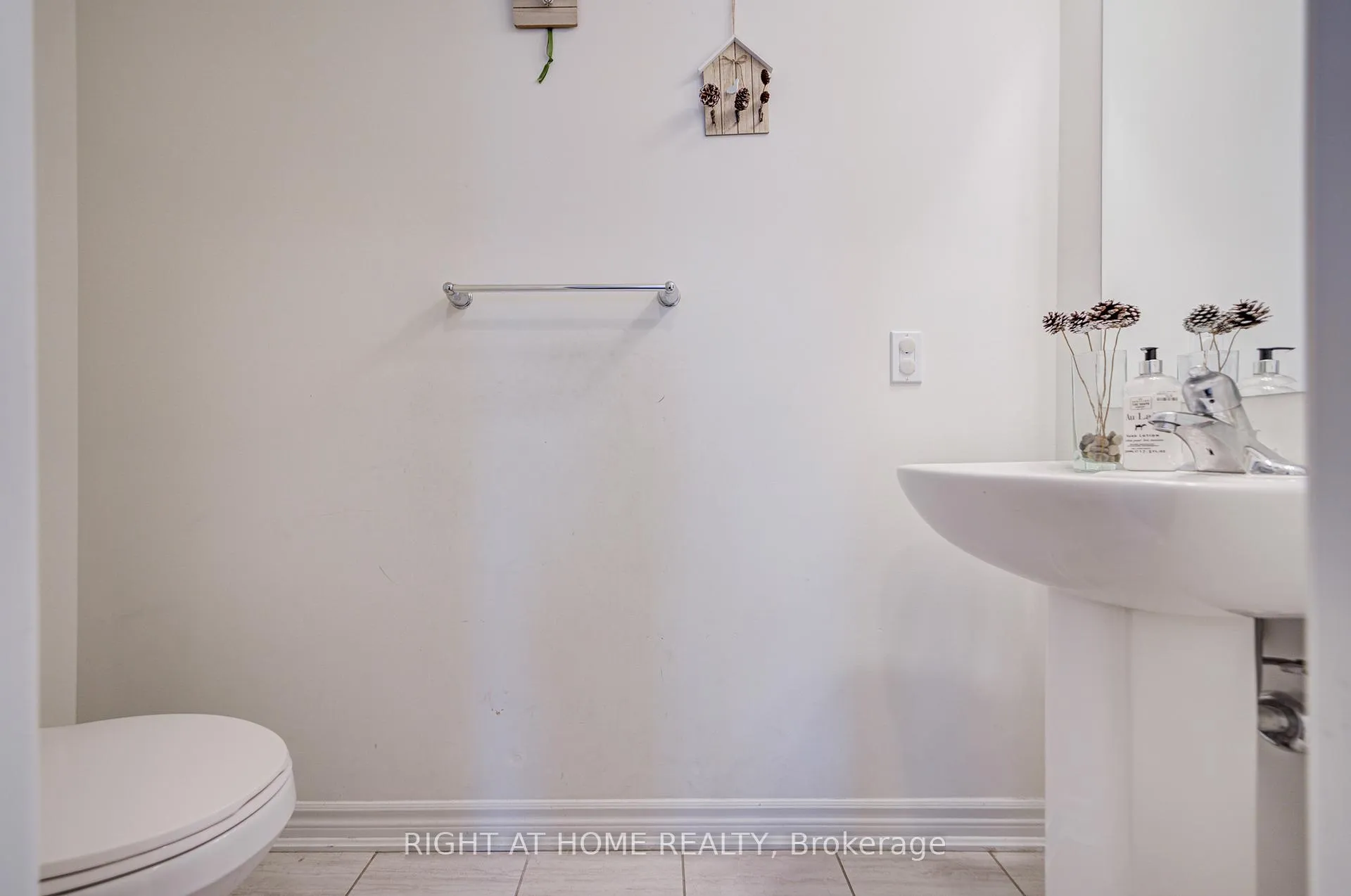 Photo 35 of Unit 162, 1000 Asleton Boulevard, Milton, Willmott — HOMEH
