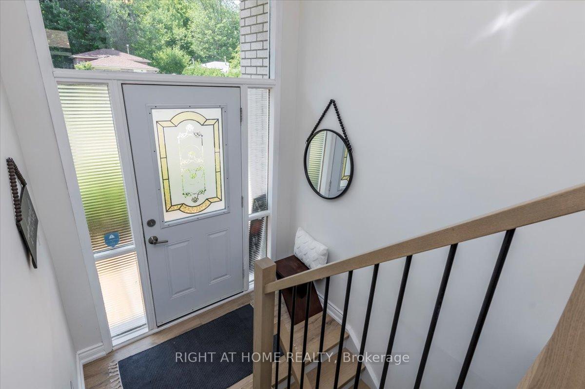 Photo 4 of 1050 Glen Mhor Crescent, Midland — HOMEH