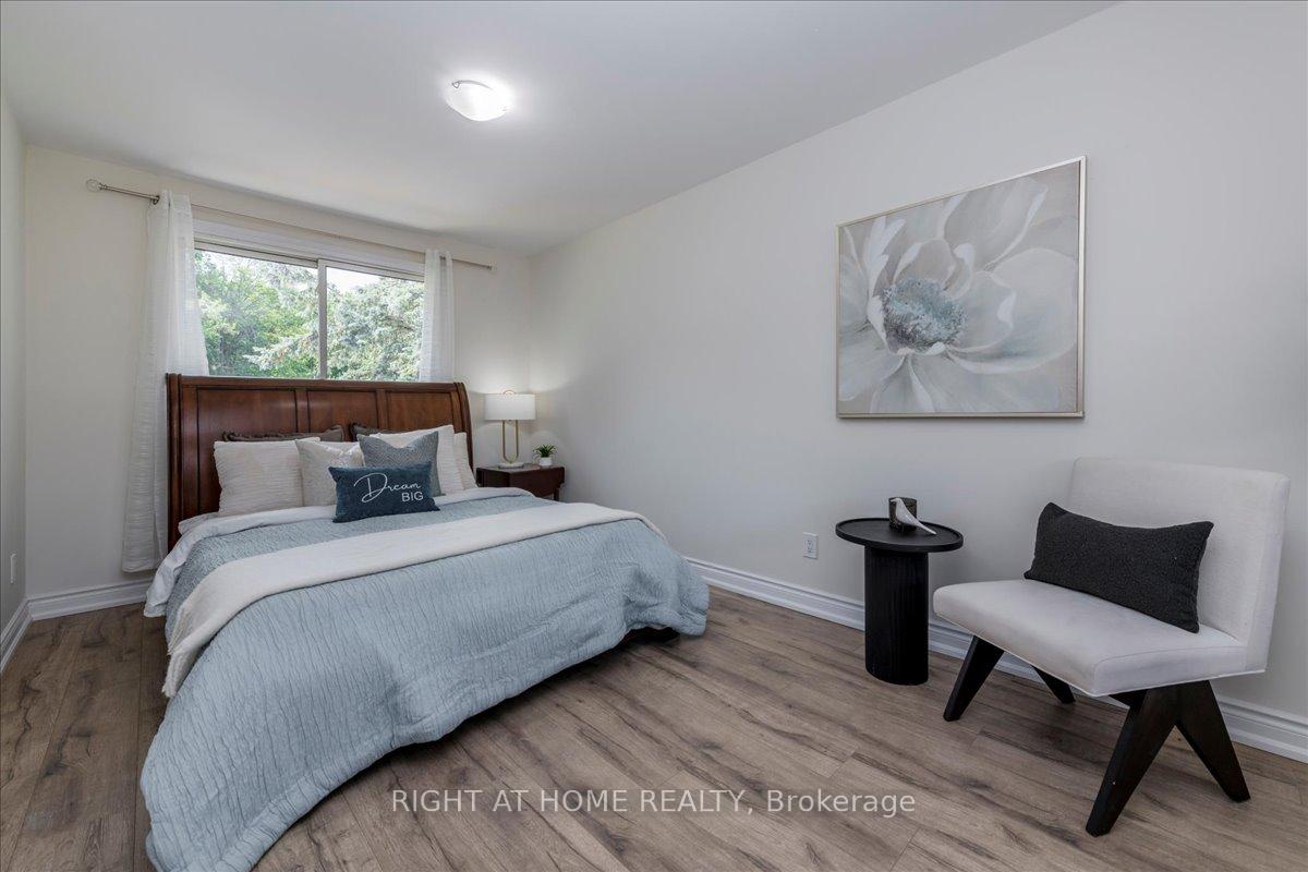 Photo 16 of 1050 Glen Mhor Crescent, Midland — HOMEH