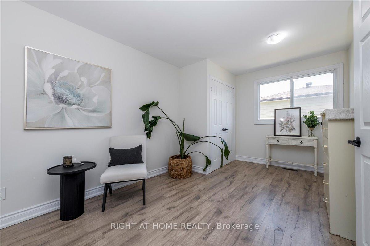 Photo 17 of 1050 Glen Mhor Crescent, Midland — HOMEH