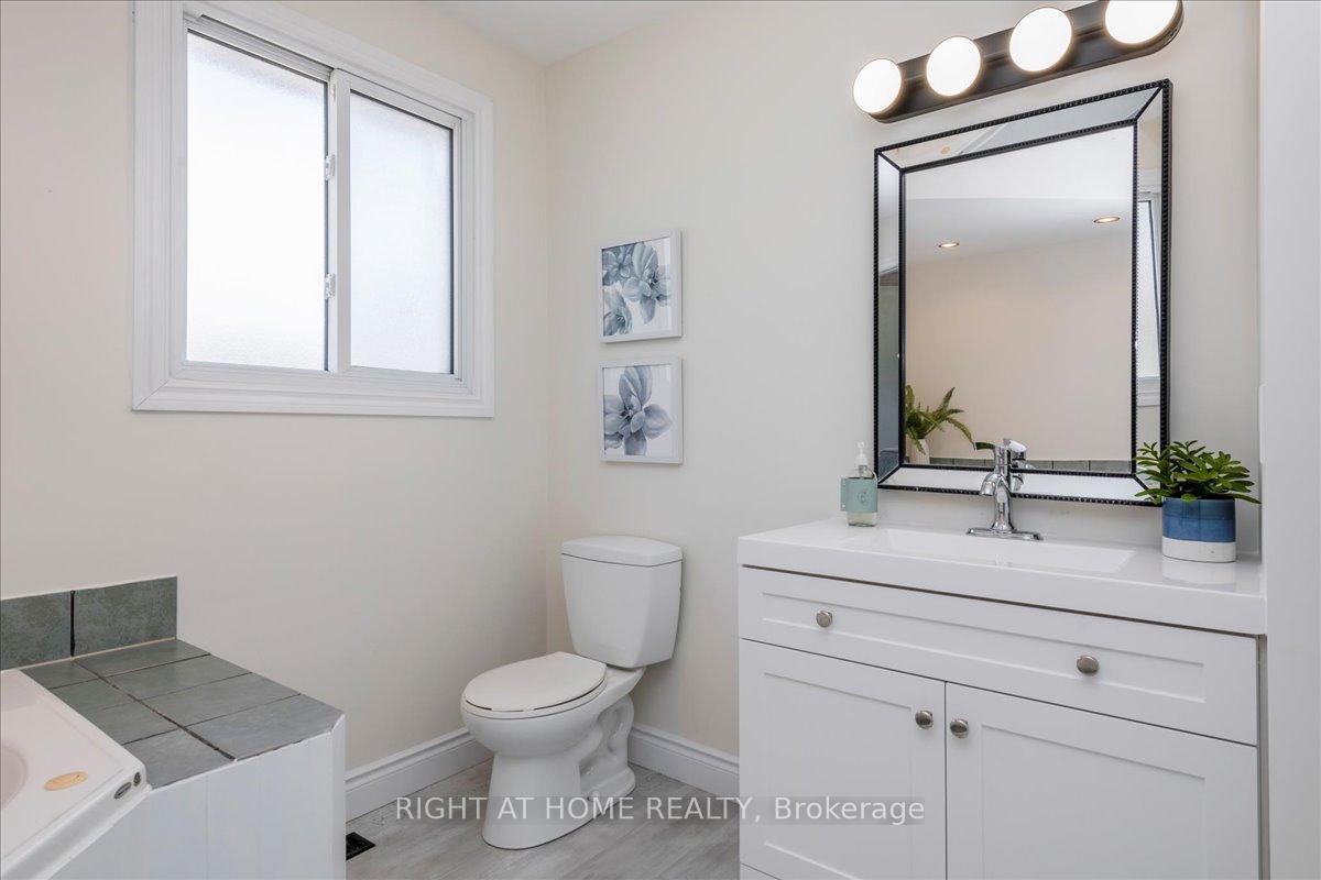 Photo 19 of 1050 Glen Mhor Crescent, Midland — HOMEH