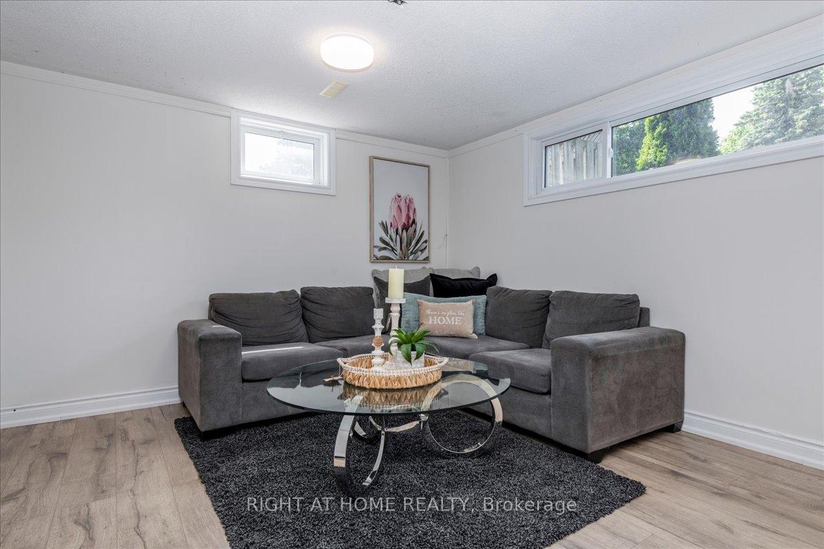 Photo 22 of 1050 Glen Mhor Crescent, Midland — HOMEH
