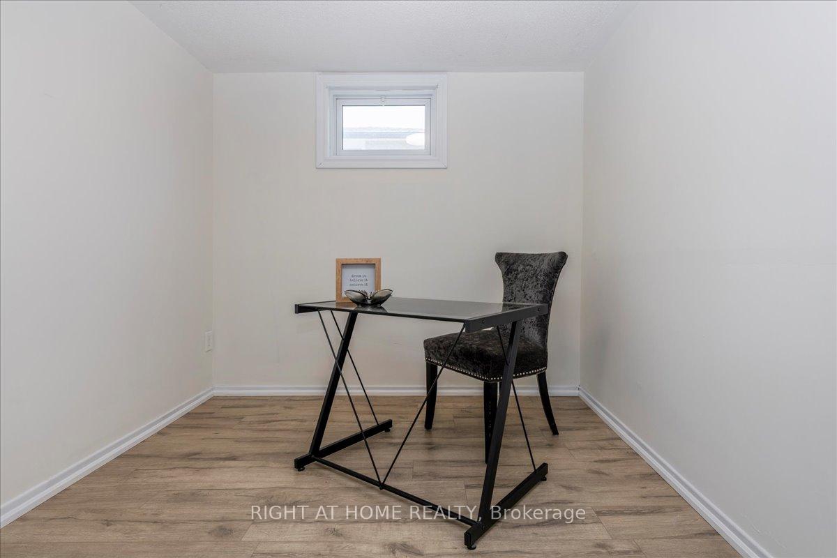 Photo 23 of 1050 Glen Mhor Crescent, Midland — HOMEH