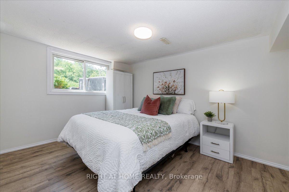 Photo 24 of 1050 Glen Mhor Crescent, Midland — HOMEH