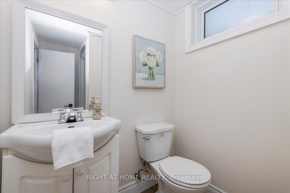 Photo 26 of 1050 Glen Mhor Crescent, Midland — HOMEH
