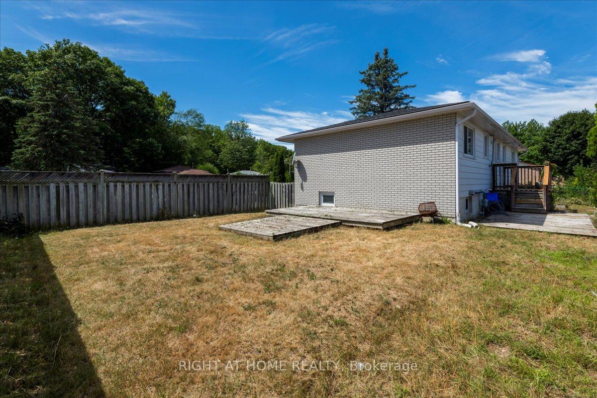 Photo 29 of 1050 Glen Mhor Crescent, Midland — HOMEH