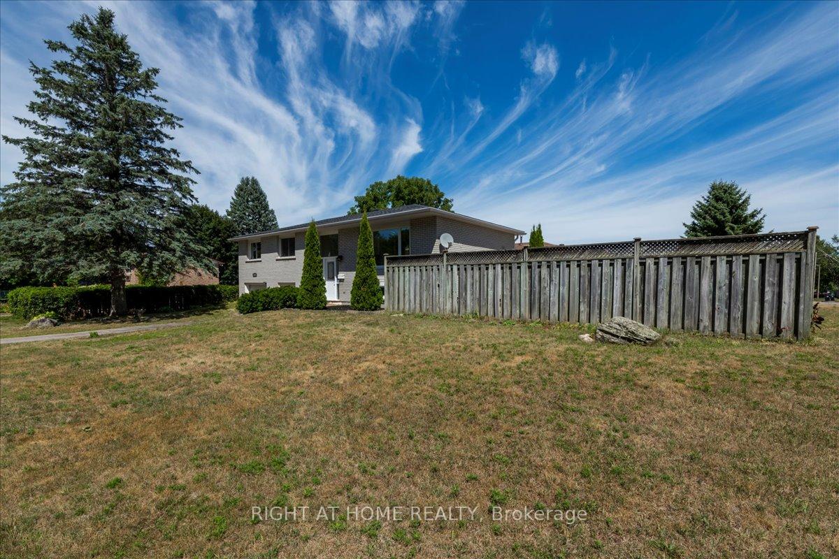 Photo 30 of 1050 Glen Mhor Crescent, Midland — HOMEH