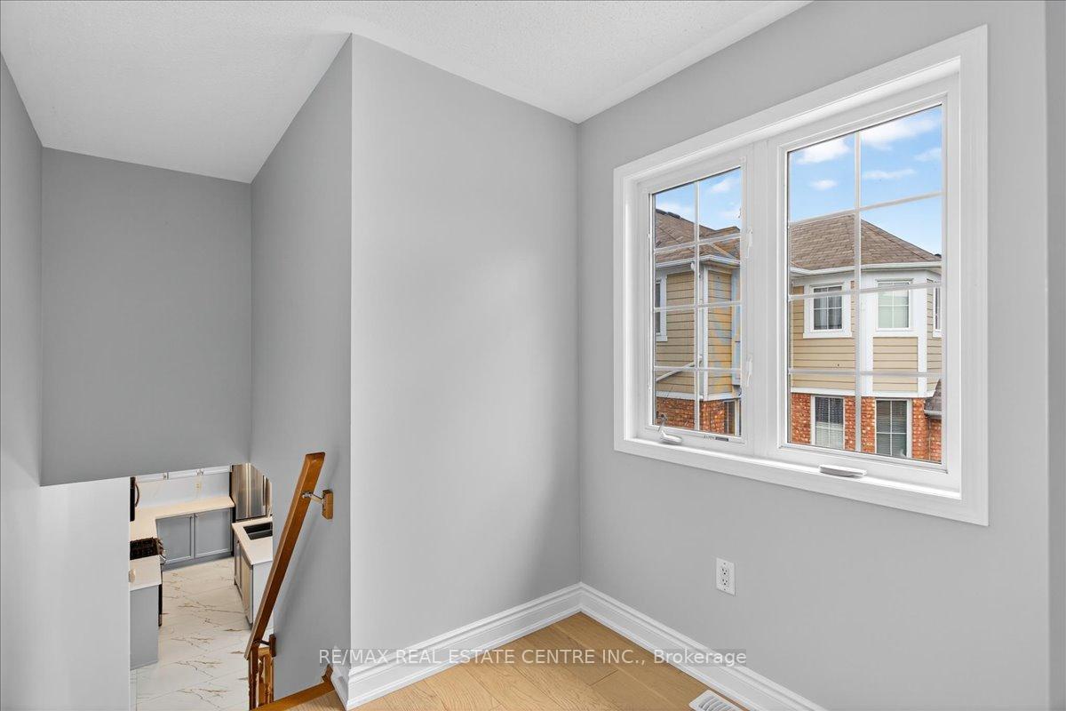 Photo 16 of 852 Bessy Trail, Milton, Coates — HOMEH