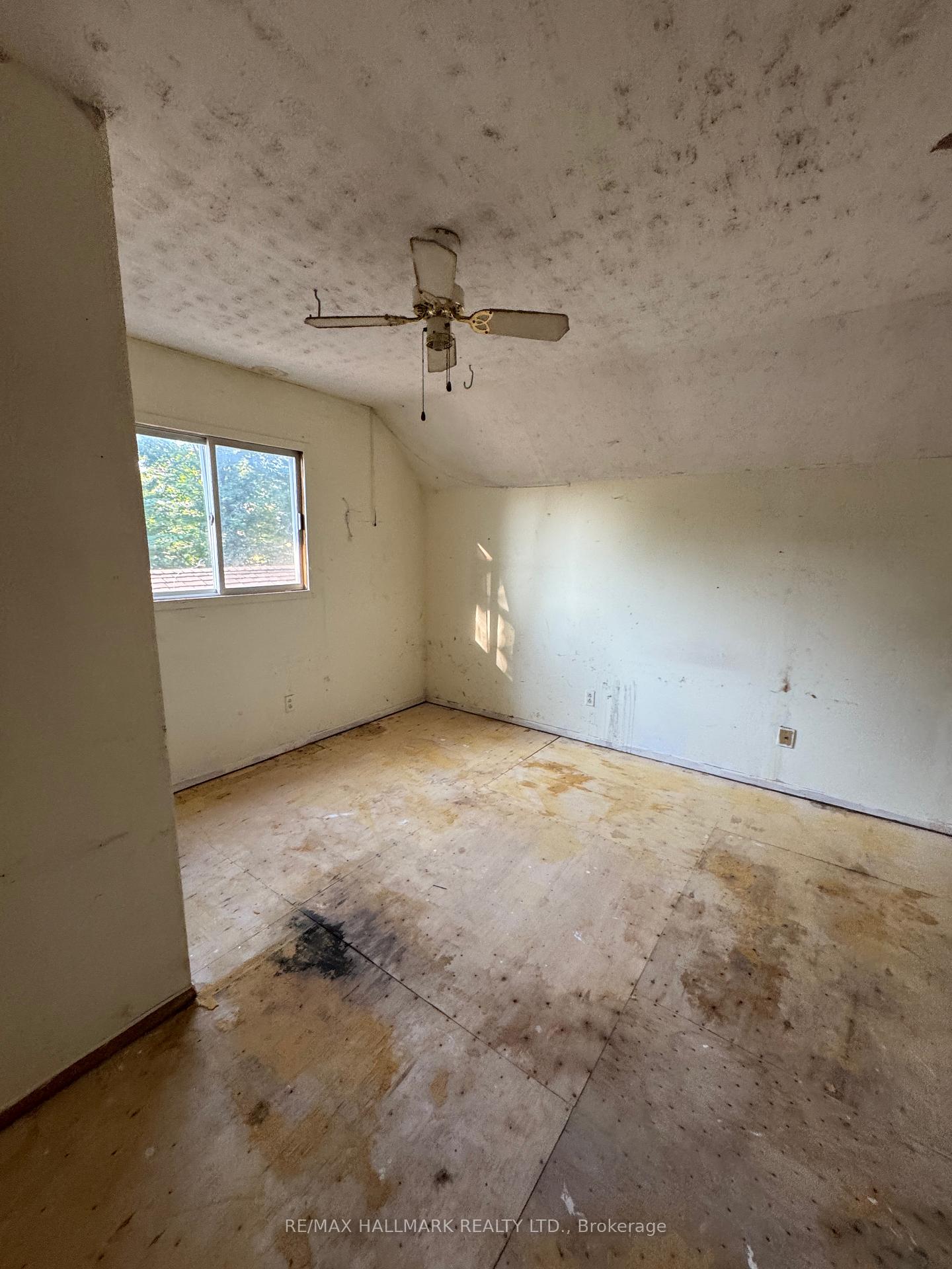 Photo 5 of 420 Frederick Street, Midland — HOMEH