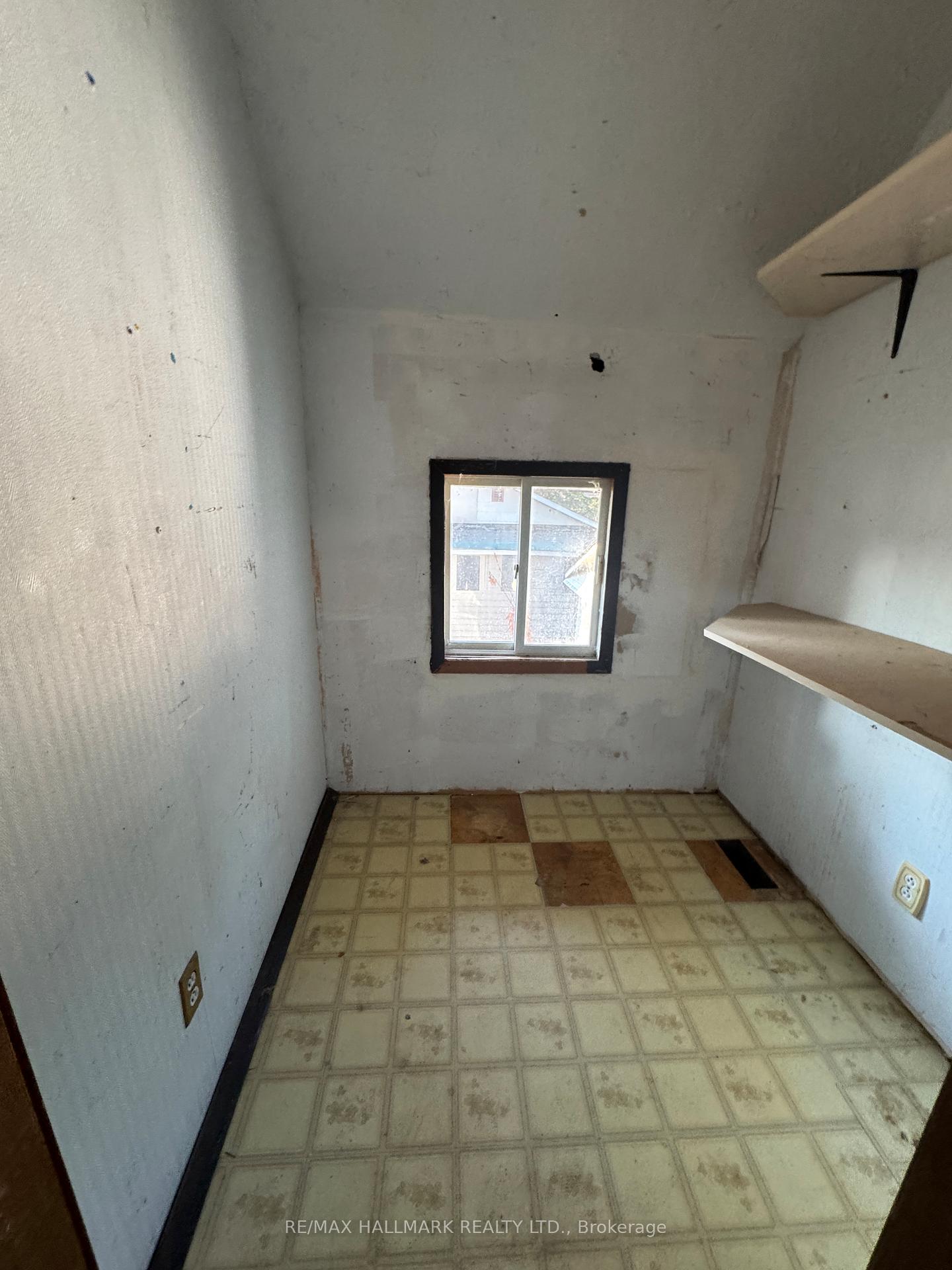 Photo 7 of 420 Frederick Street, Midland — HOMEH