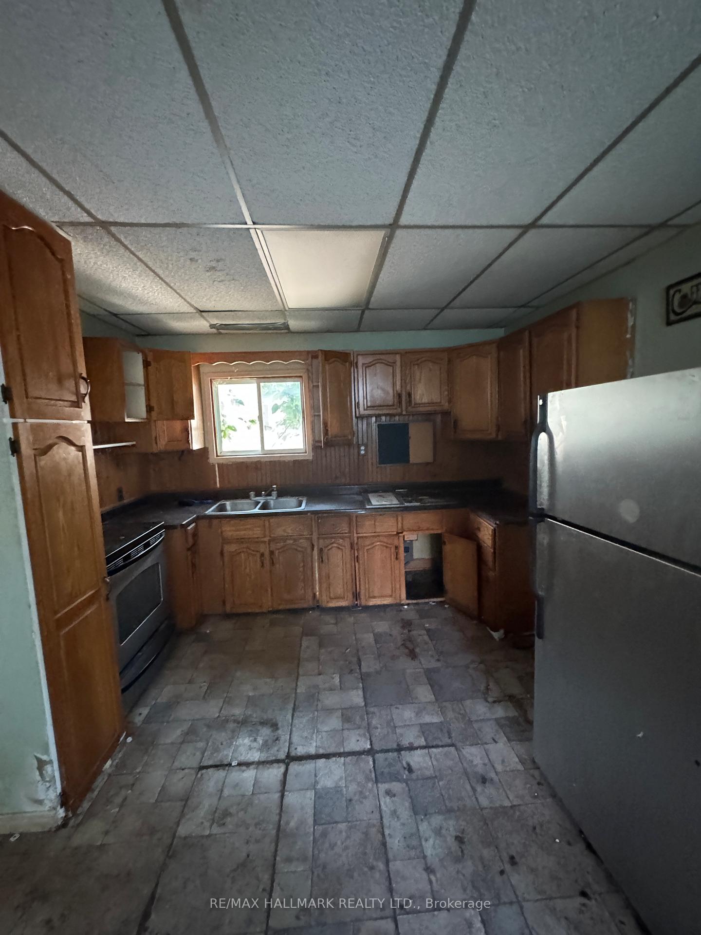 Photo 10 of 420 Frederick Street, Midland — HOMEH