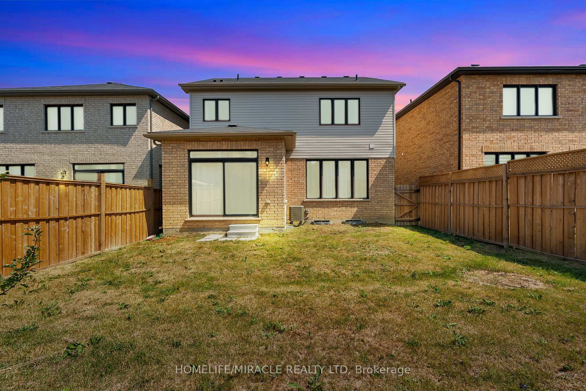 Photo 2 of 23 Royal Coachman Way, Hamilton, Stoney Creek — HOMEH