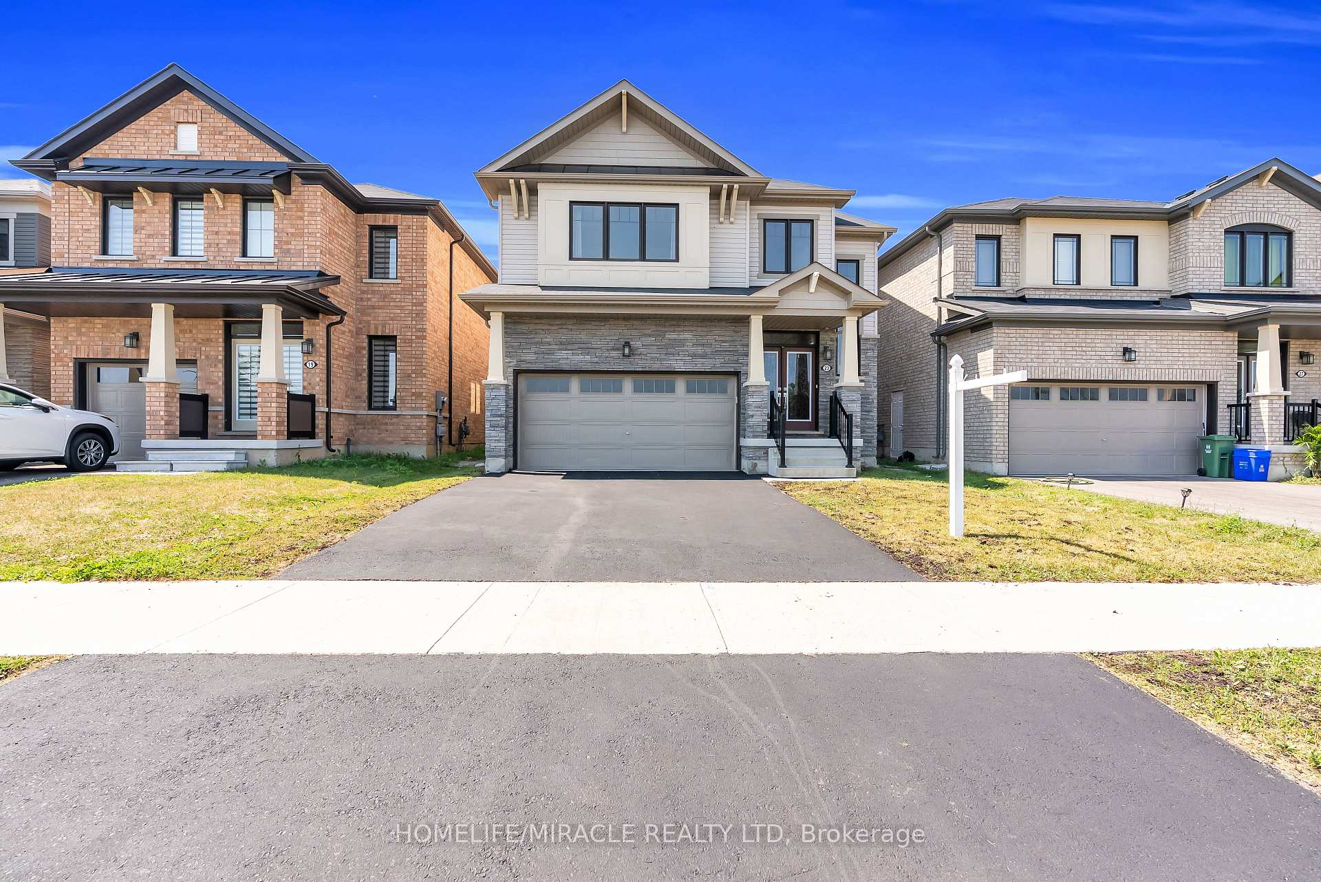 Photo 3 of 23 Royal Coachman Way, Hamilton, Stoney Creek — HOMEH