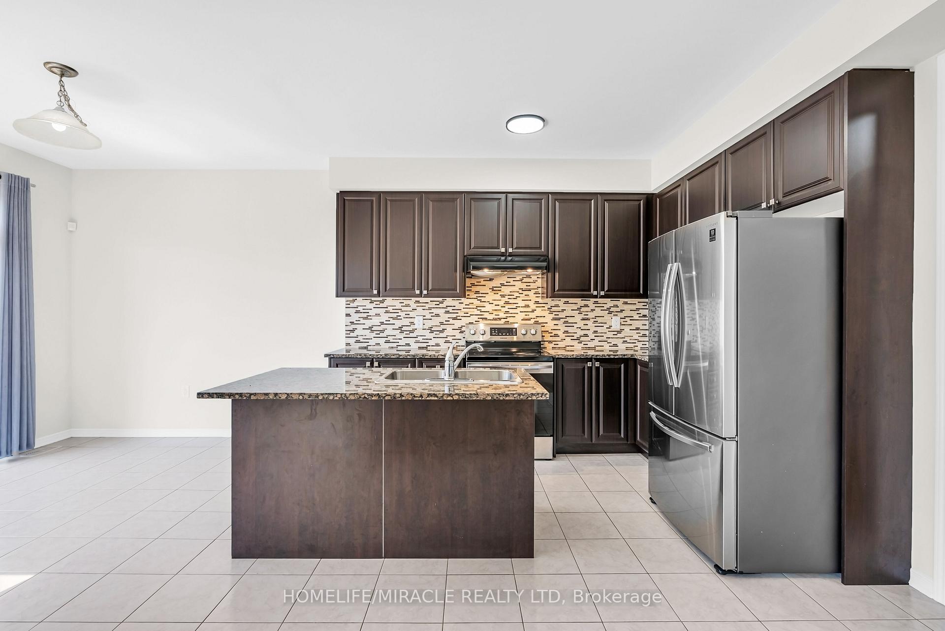 Photo 10 of 23 Royal Coachman Way, Hamilton, Stoney Creek — HOMEH