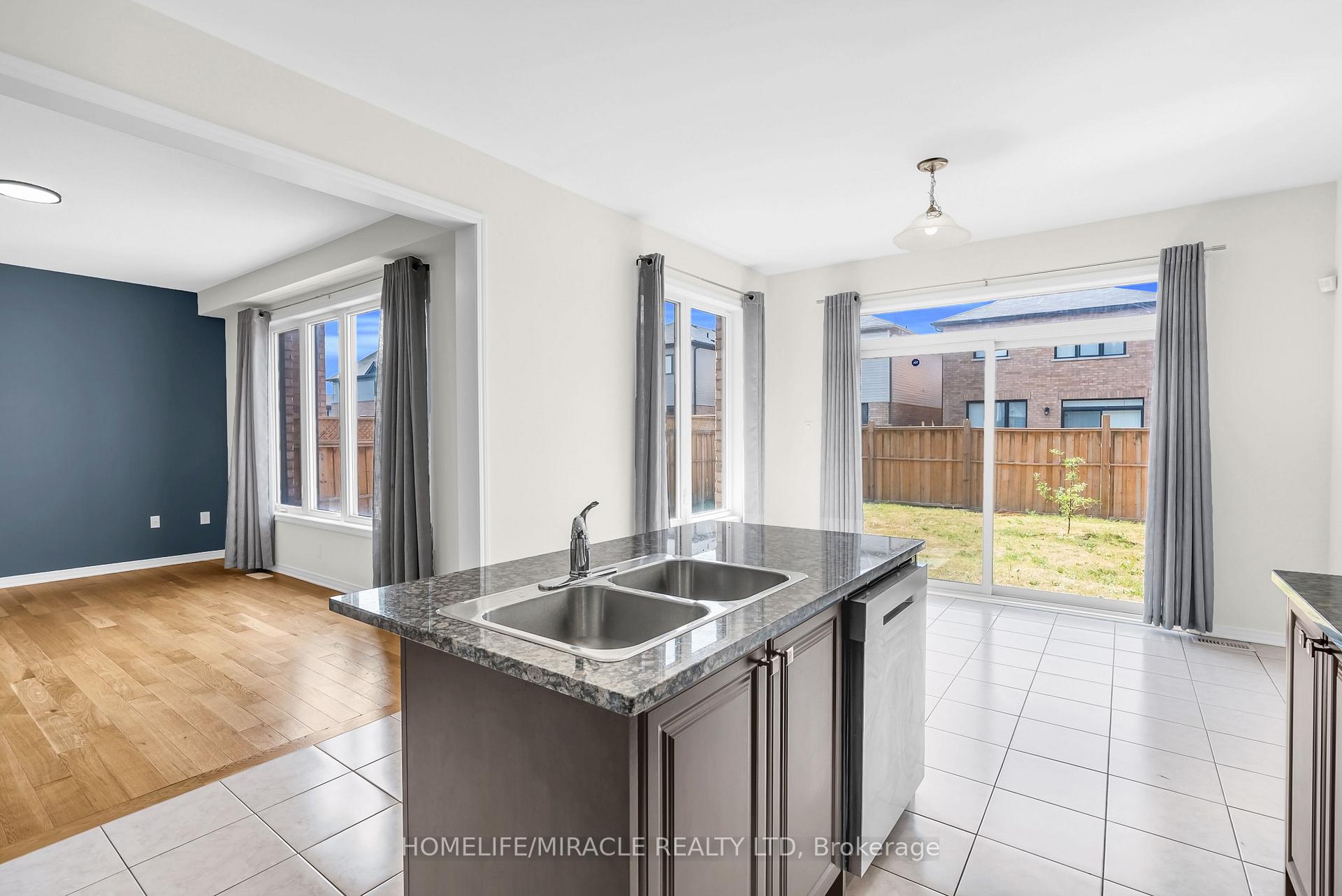 Photo 12 of 23 Royal Coachman Way, Hamilton, Stoney Creek — HOMEH