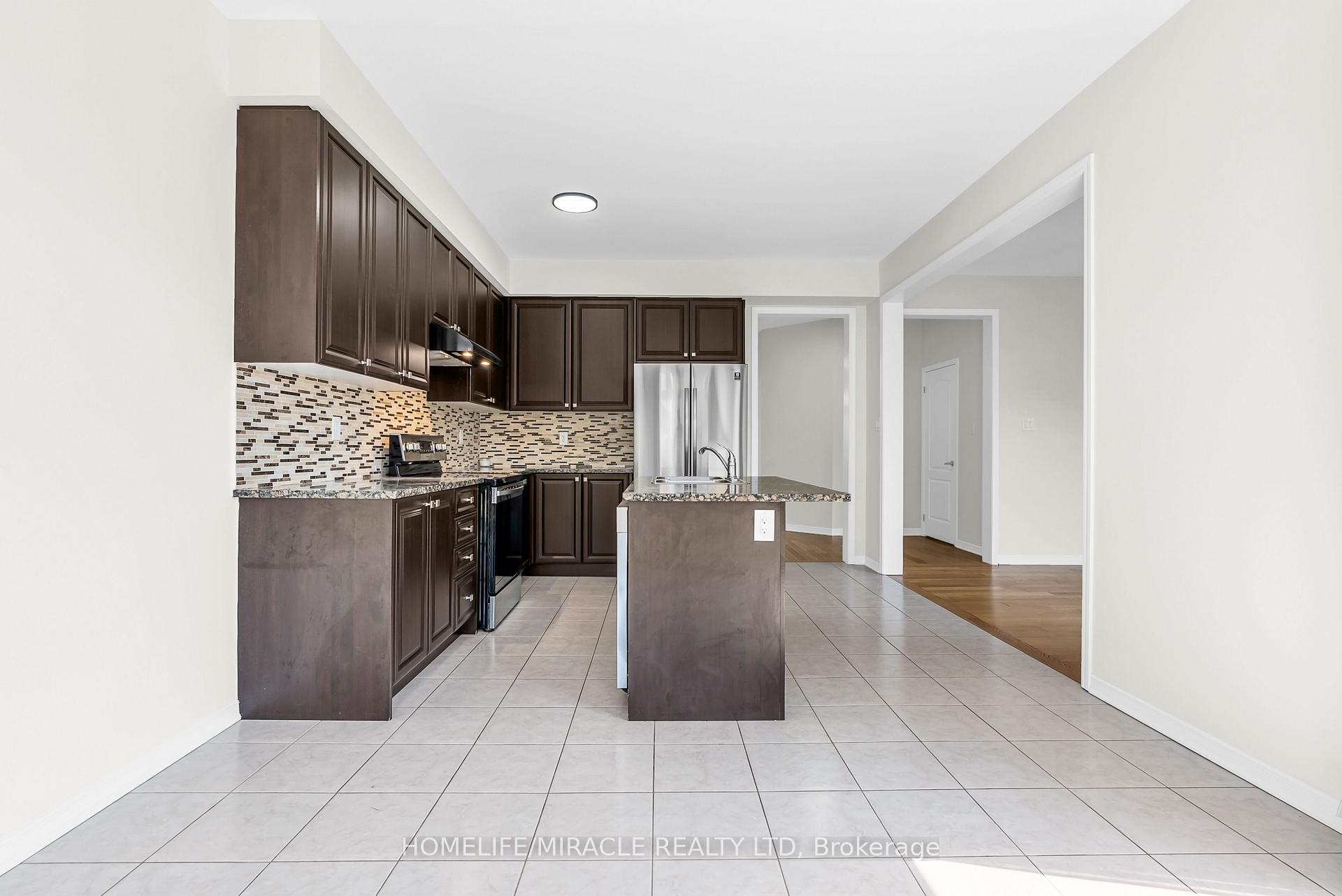 Photo 13 of 23 Royal Coachman Way, Hamilton, Stoney Creek — HOMEH