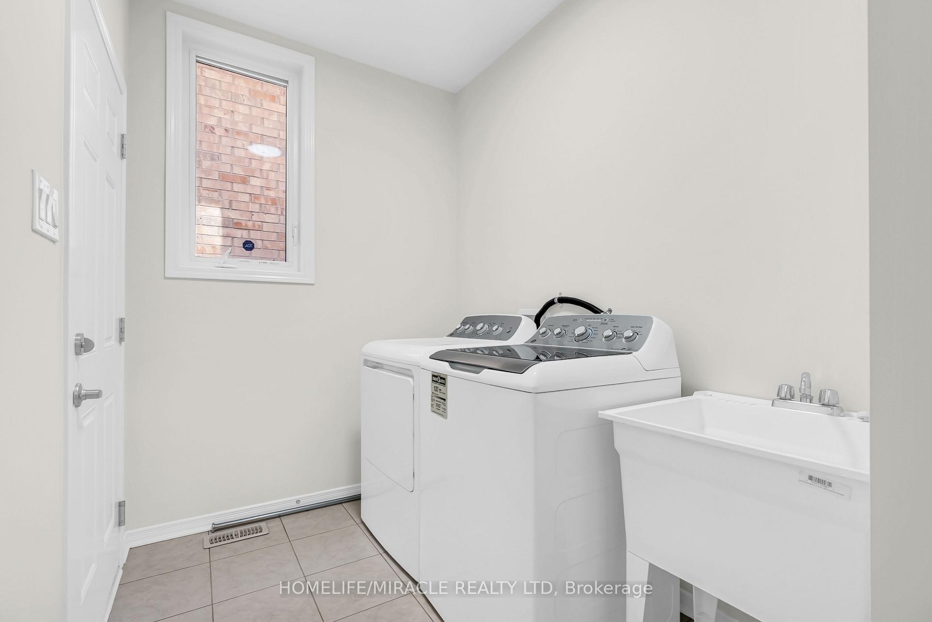 Photo 15 of 23 Royal Coachman Way, Hamilton, Stoney Creek — HOMEH