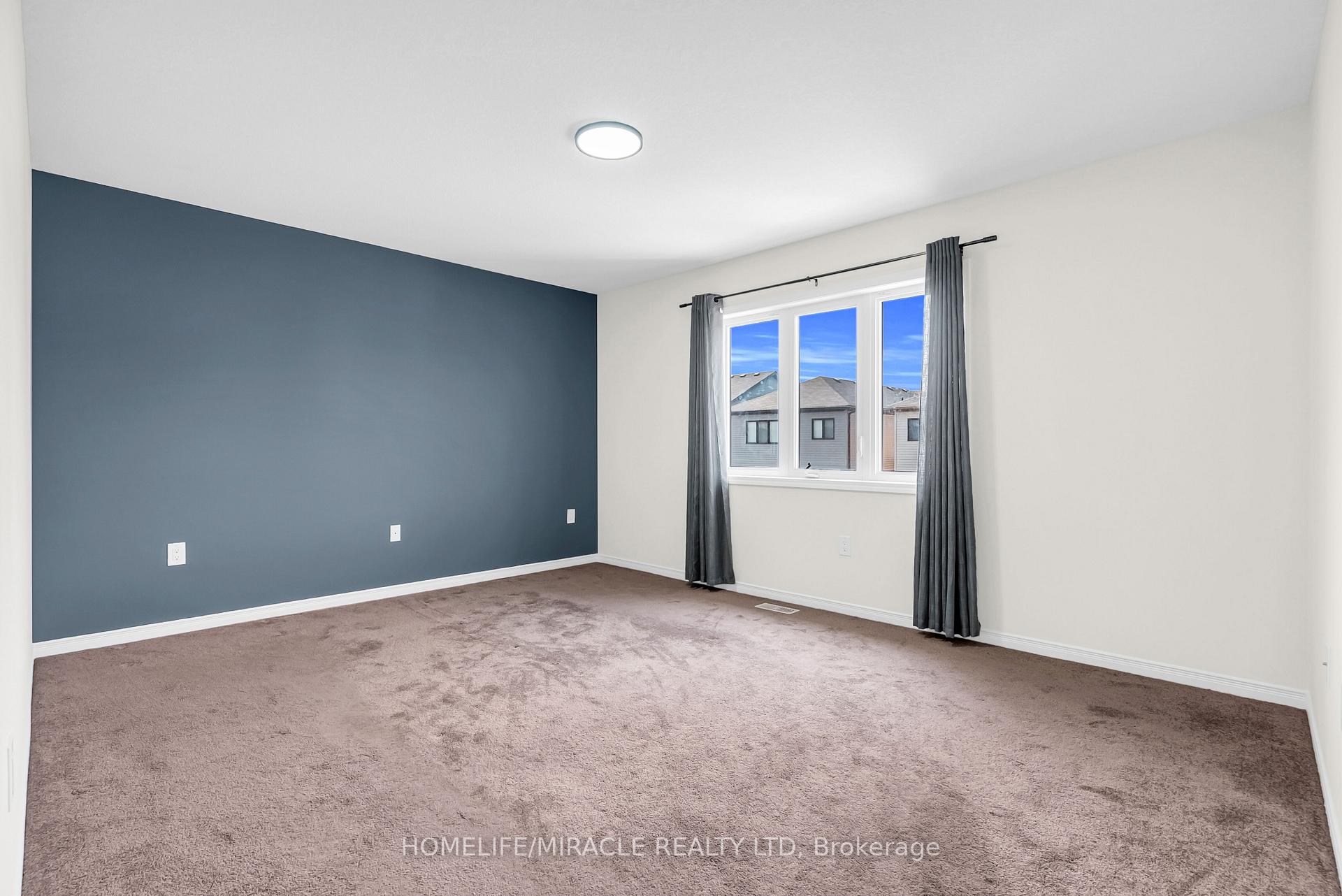 Photo 18 of 23 Royal Coachman Way, Hamilton, Stoney Creek — HOMEH
