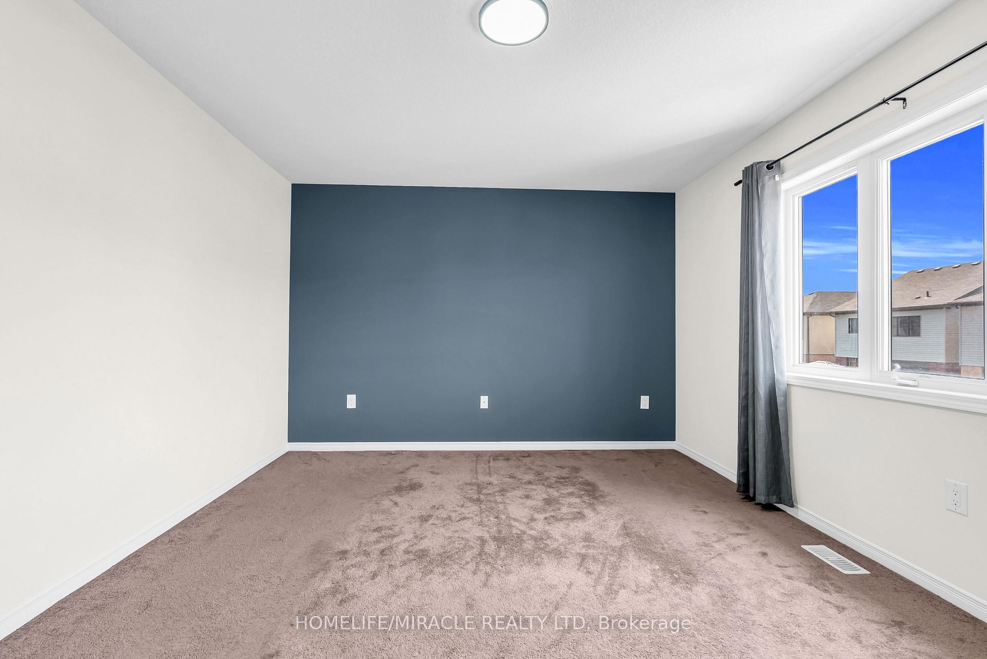Photo 19 of 23 Royal Coachman Way, Hamilton, Stoney Creek — HOMEH