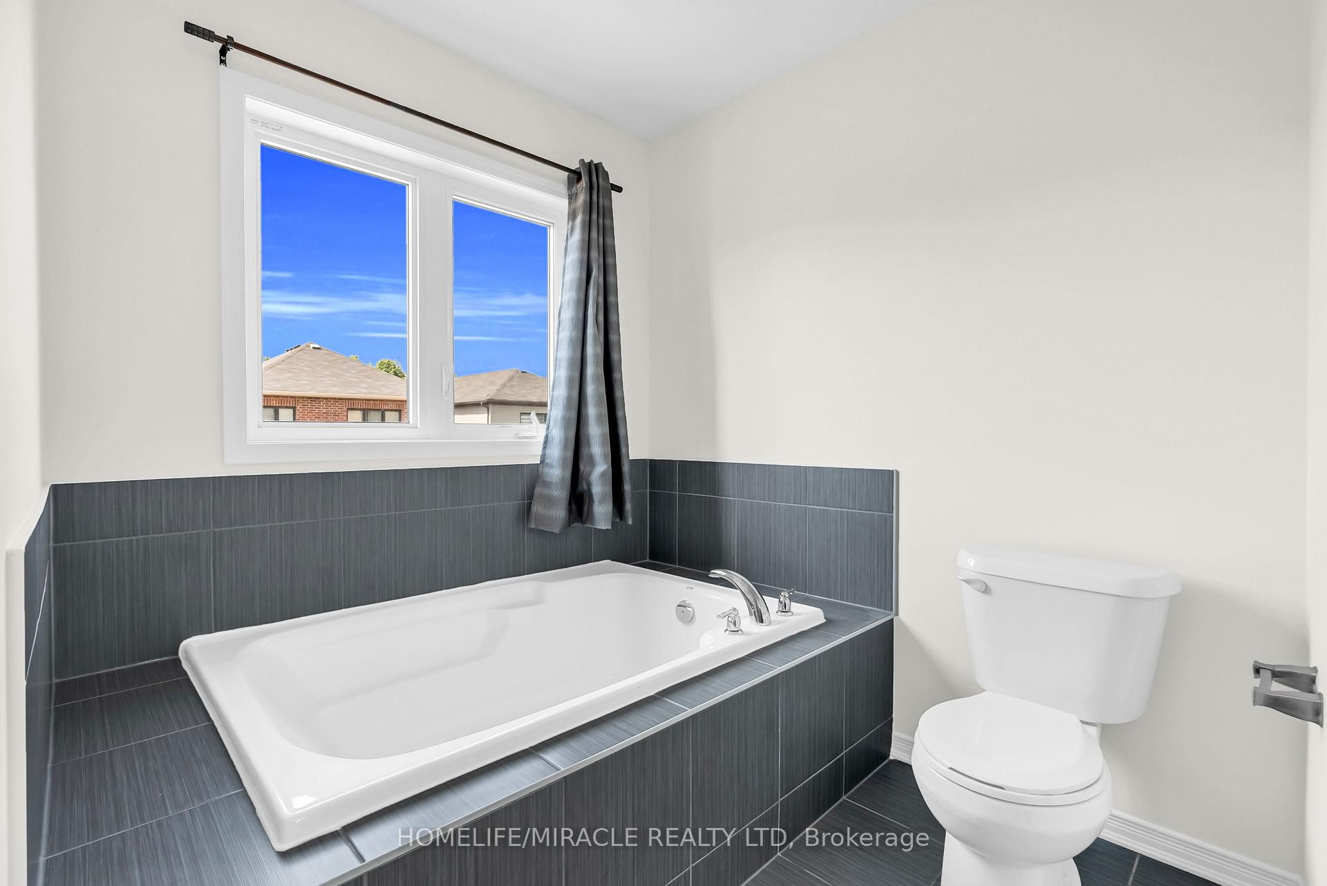 Photo 22 of 23 Royal Coachman Way, Hamilton, Stoney Creek — HOMEH