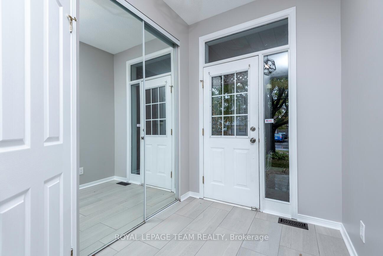 Photo 3 of 13 Grassy Plains Drive, Ottawa, Kanata - Emerald Meadows/Trailwest — HOMEH