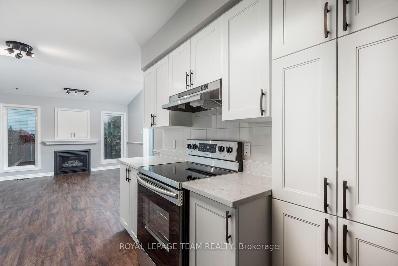 Photo 7 of 13 Grassy Plains Drive, Ottawa, Kanata - Emerald Meadows/Trailwest — HOMEH