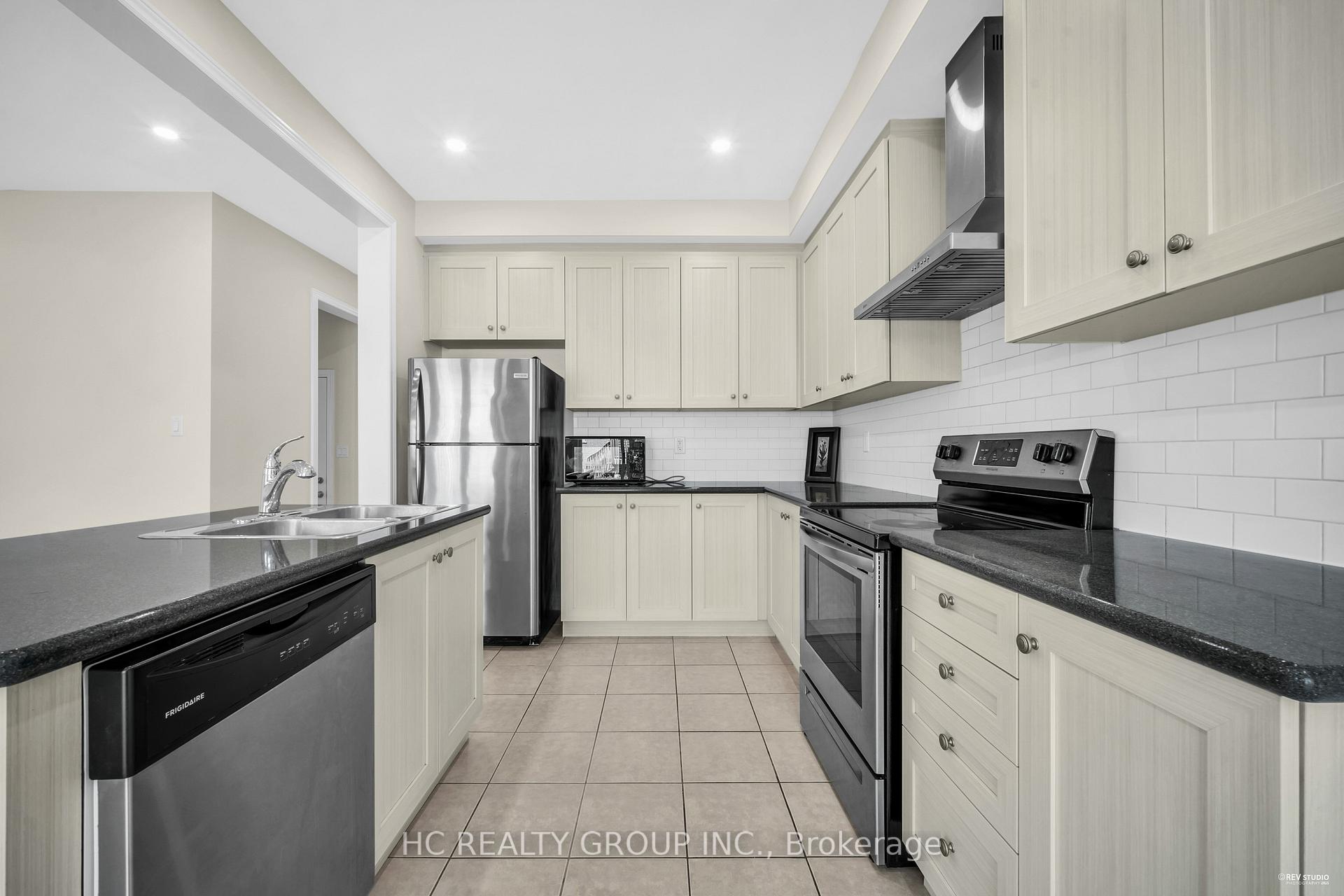 Photo 9 of 28 Luzon Avenue, Markham, Box Grove — HOMEH