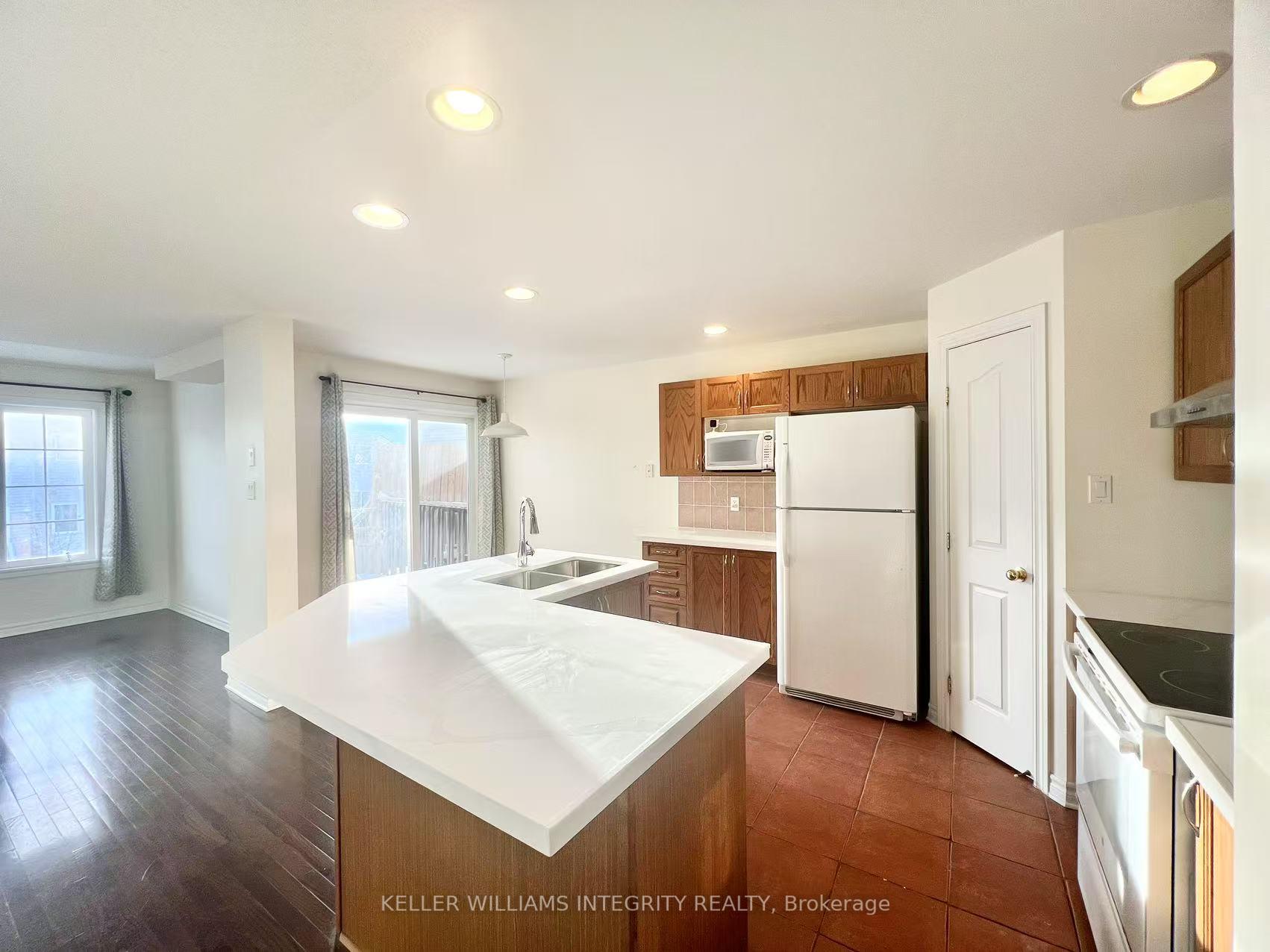Photo 6 of 20 Saddlesmith Circle, Ottawa, Kanata - Emerald Meadows/Trailwest — HOMEH