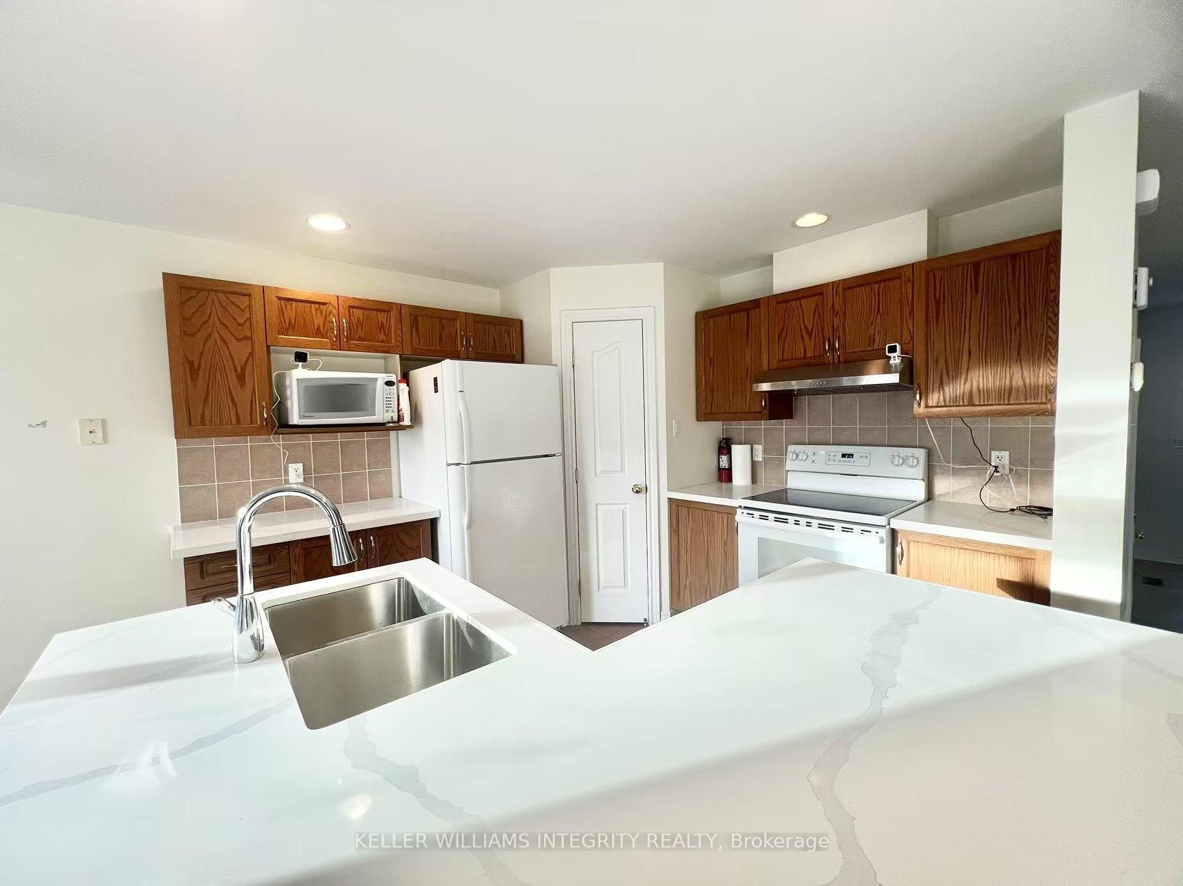 Photo 7 of 20 Saddlesmith Circle, Ottawa, Kanata - Emerald Meadows/Trailwest — HOMEH