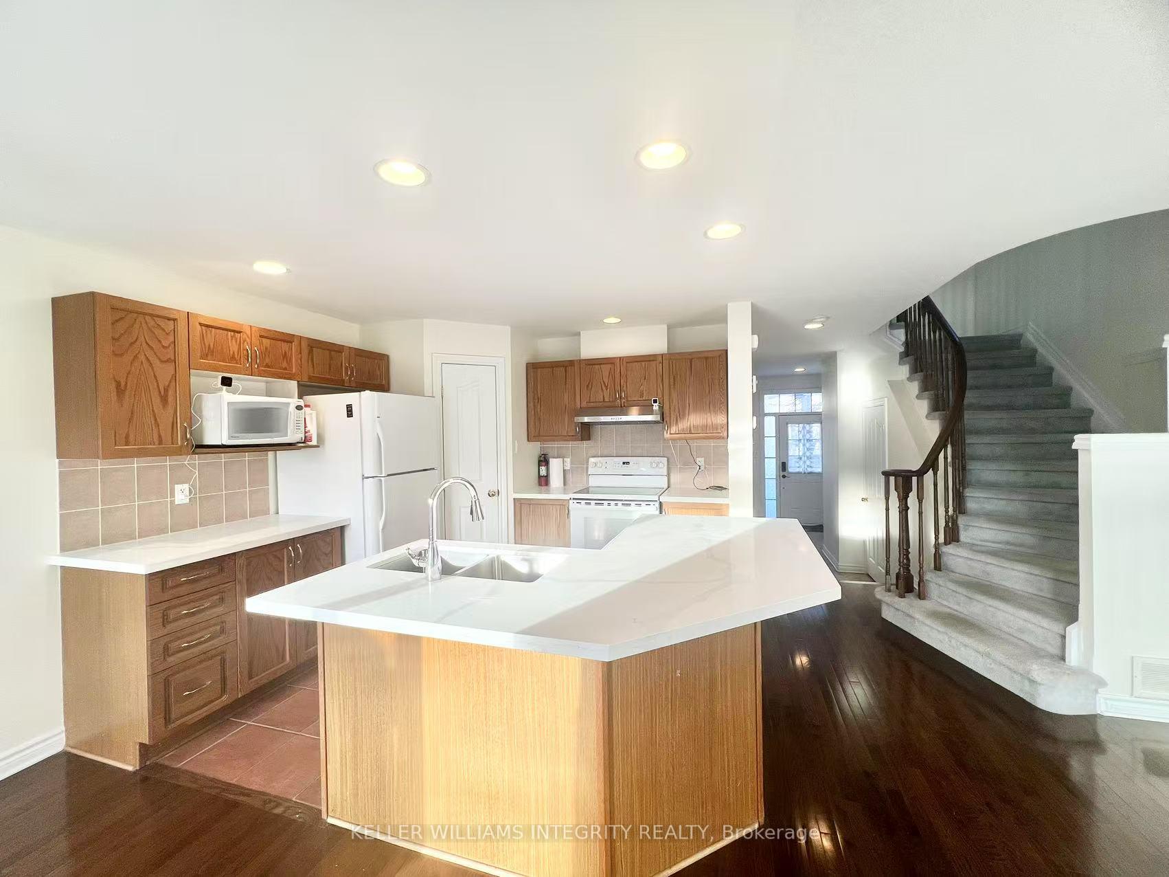 Photo 8 of 20 Saddlesmith Circle, Ottawa, Kanata - Emerald Meadows/Trailwest — HOMEH