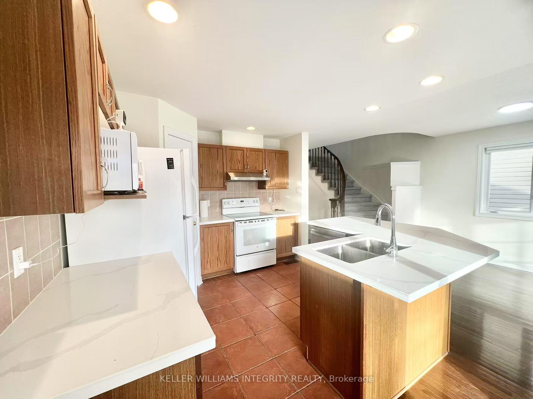 Photo 9 of 20 Saddlesmith Circle, Ottawa, Kanata - Emerald Meadows/Trailwest — HOMEH