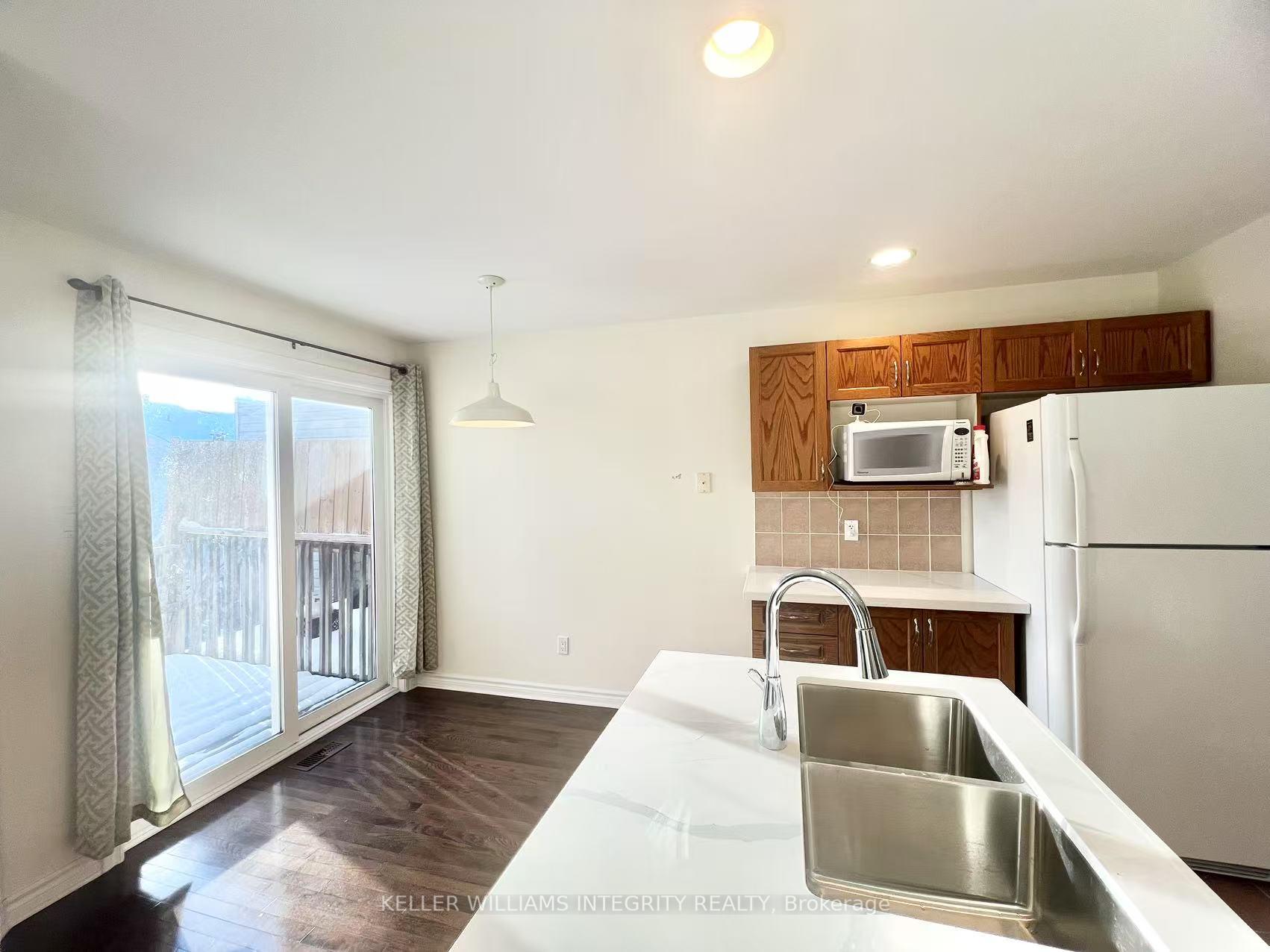 Photo 10 of 20 Saddlesmith Circle, Ottawa, Kanata - Emerald Meadows/Trailwest — HOMEH