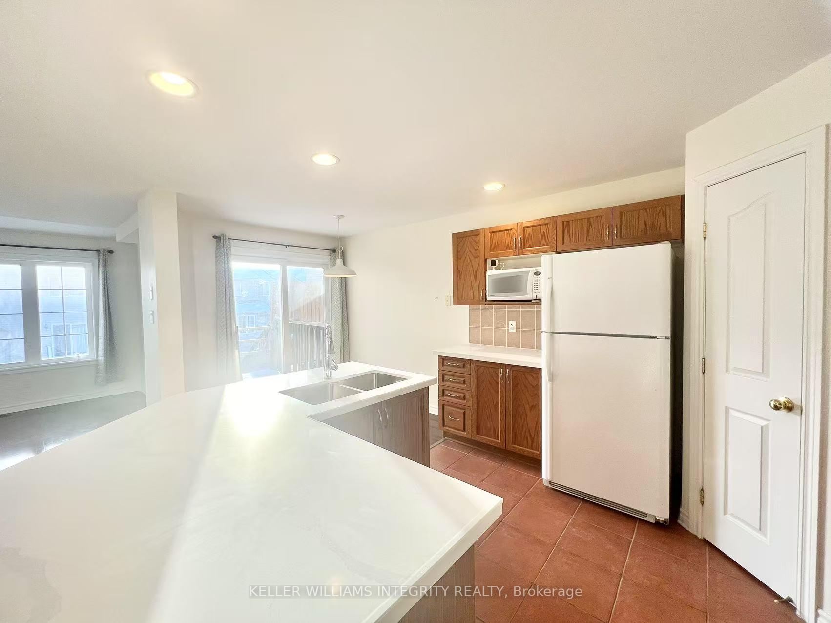 Photo 11 of 20 Saddlesmith Circle, Ottawa, Kanata - Emerald Meadows/Trailwest — HOMEH