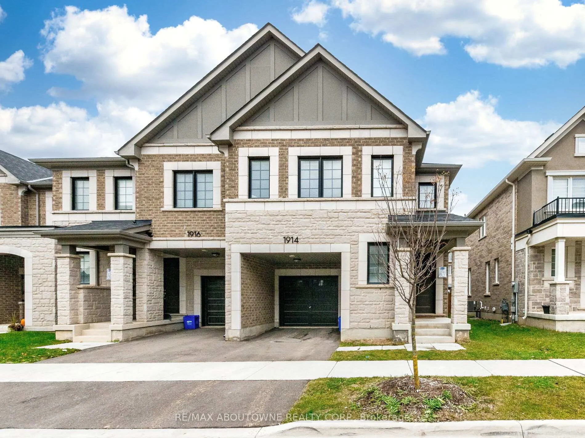 Front of 1914 Thames Circle