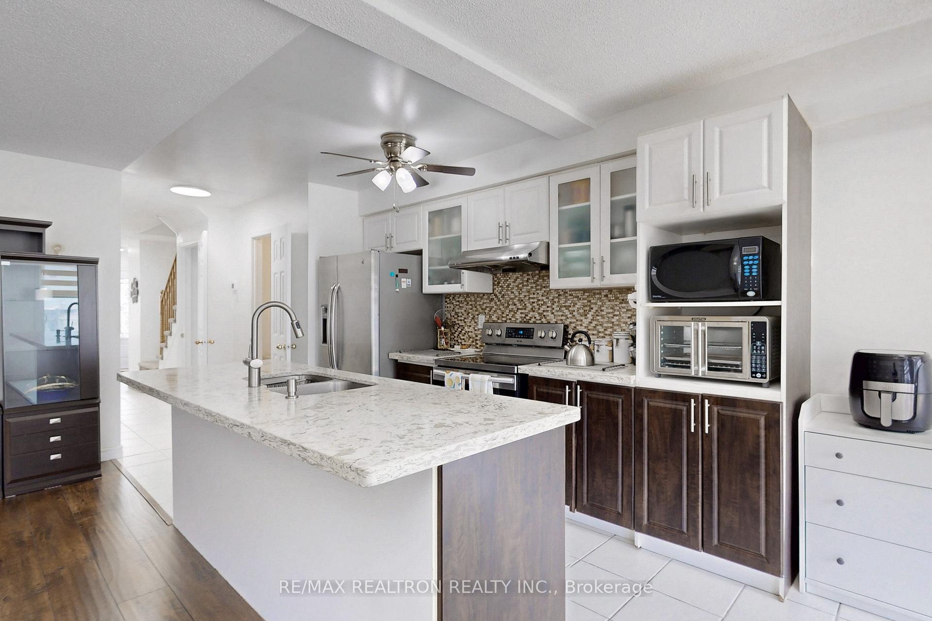 Photo 10 of 87 Billingsley Crescent, Markham, Cedarwood — HOMEH