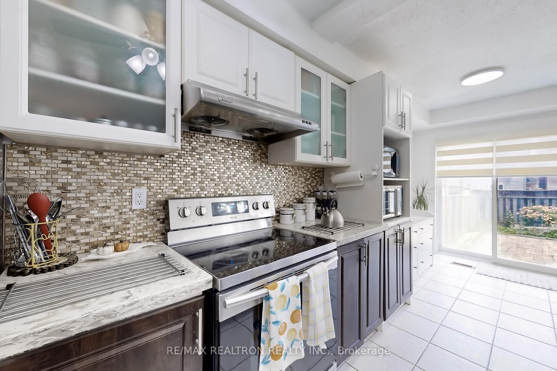 Photo 14 of 87 Billingsley Crescent, Markham, Cedarwood — HOMEH