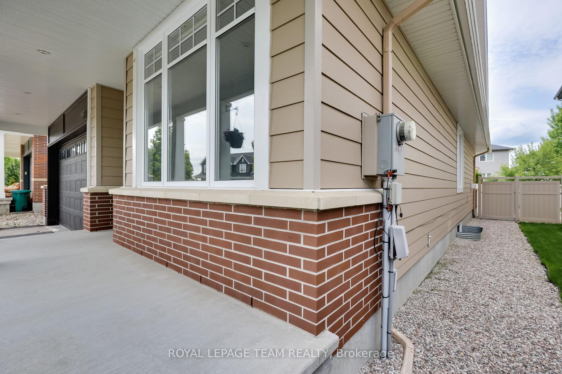 Photo 3 of 193 Grainstone Way, Ottawa, Kanata - Kanata Lakes/Heritage Hills — HOMEH