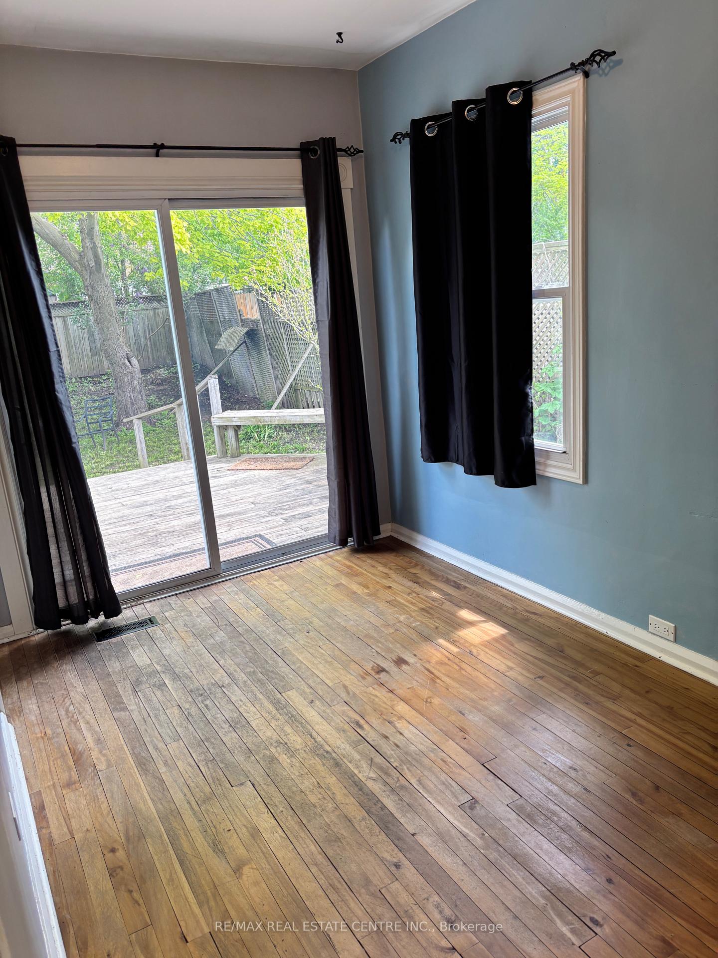 Photo 4 of 38 St Clair Avenue, Kitchener — HOMEH