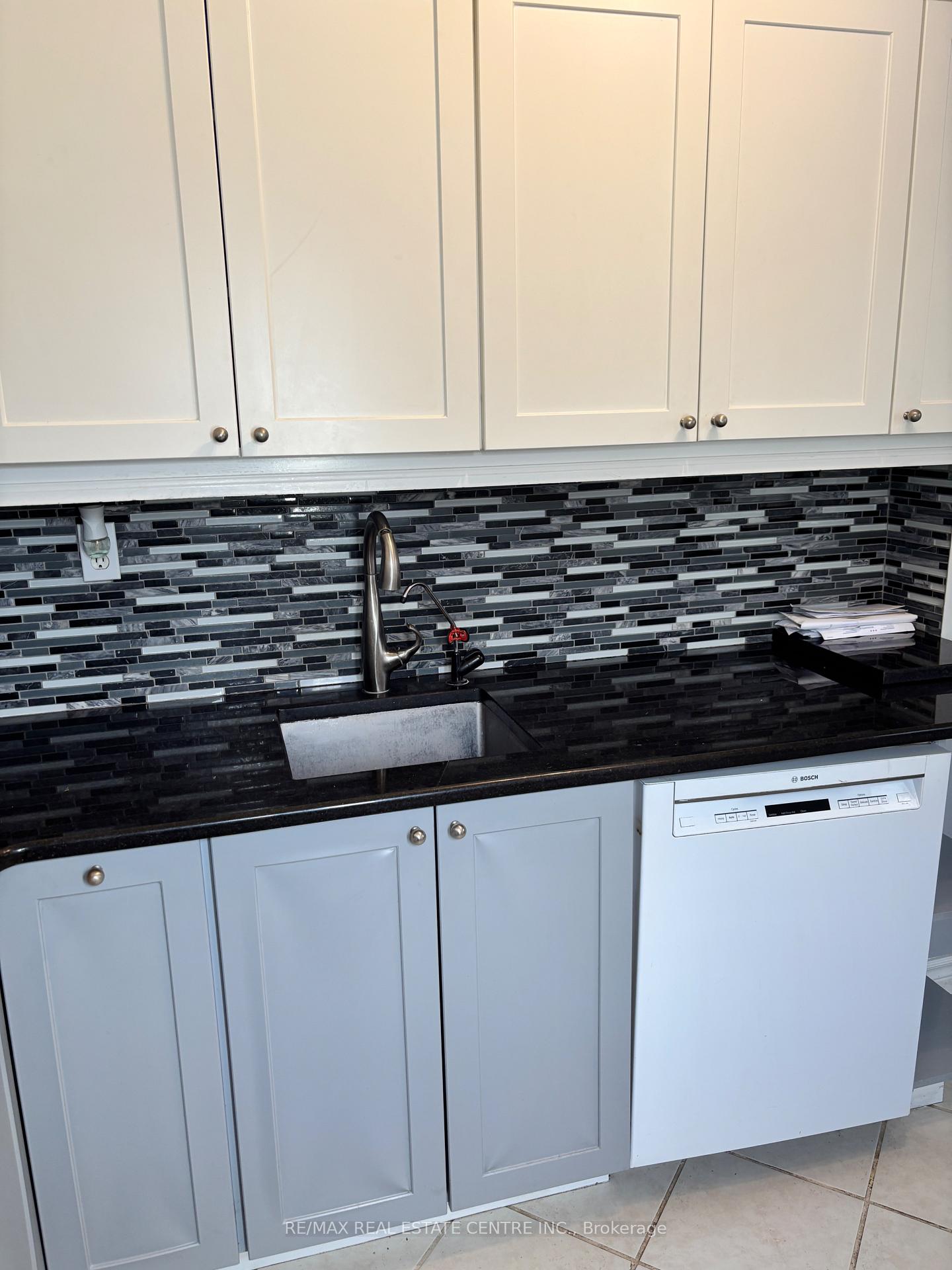 Photo 6 of 38 St Clair Avenue, Kitchener — HOMEH