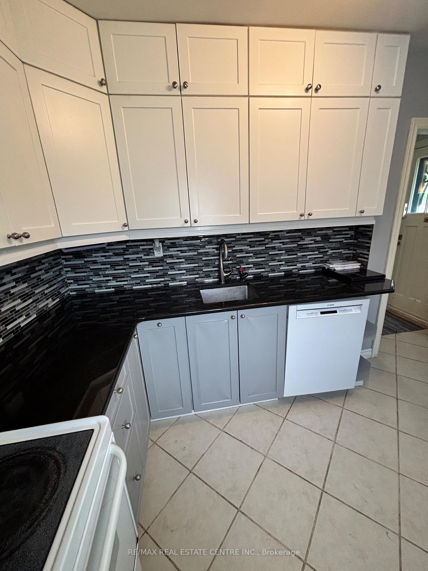 Photo 8 of 38 St Clair Avenue, Kitchener — HOMEH
