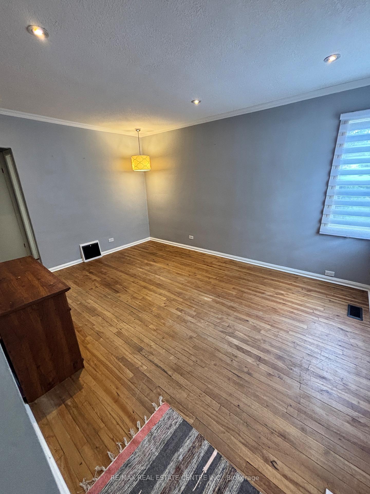 Photo 9 of 38 St Clair Avenue, Kitchener — HOMEH