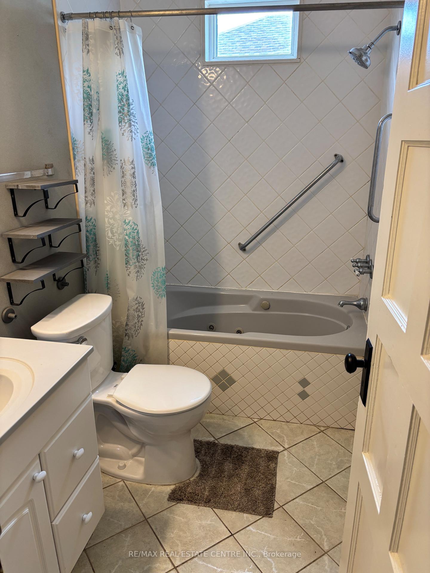 Photo 10 of 38 St Clair Avenue, Kitchener — HOMEH
