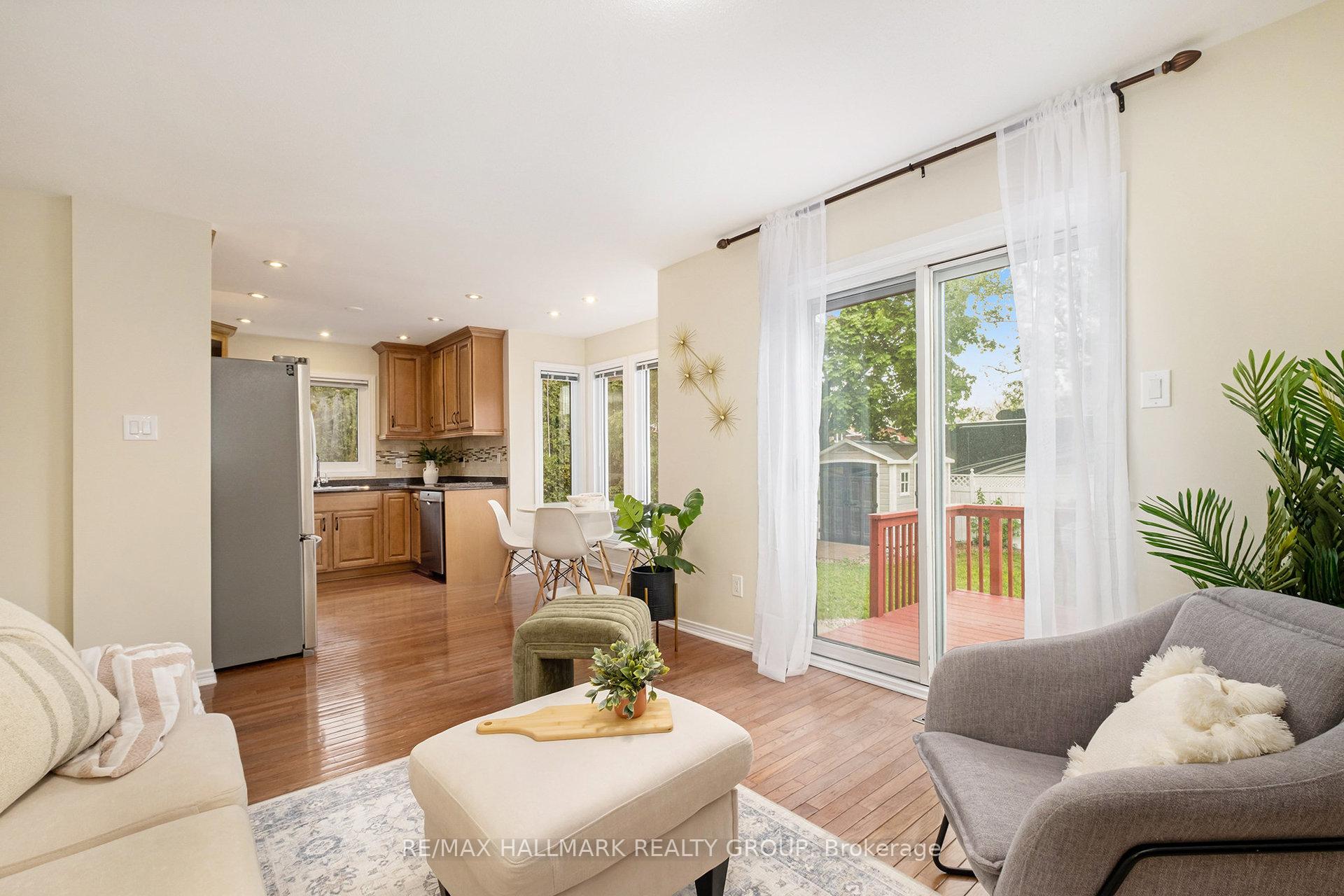 Photo 10 of 16 Filion Crescent, Ottawa, Kanata - Bridlewood — HOMEH