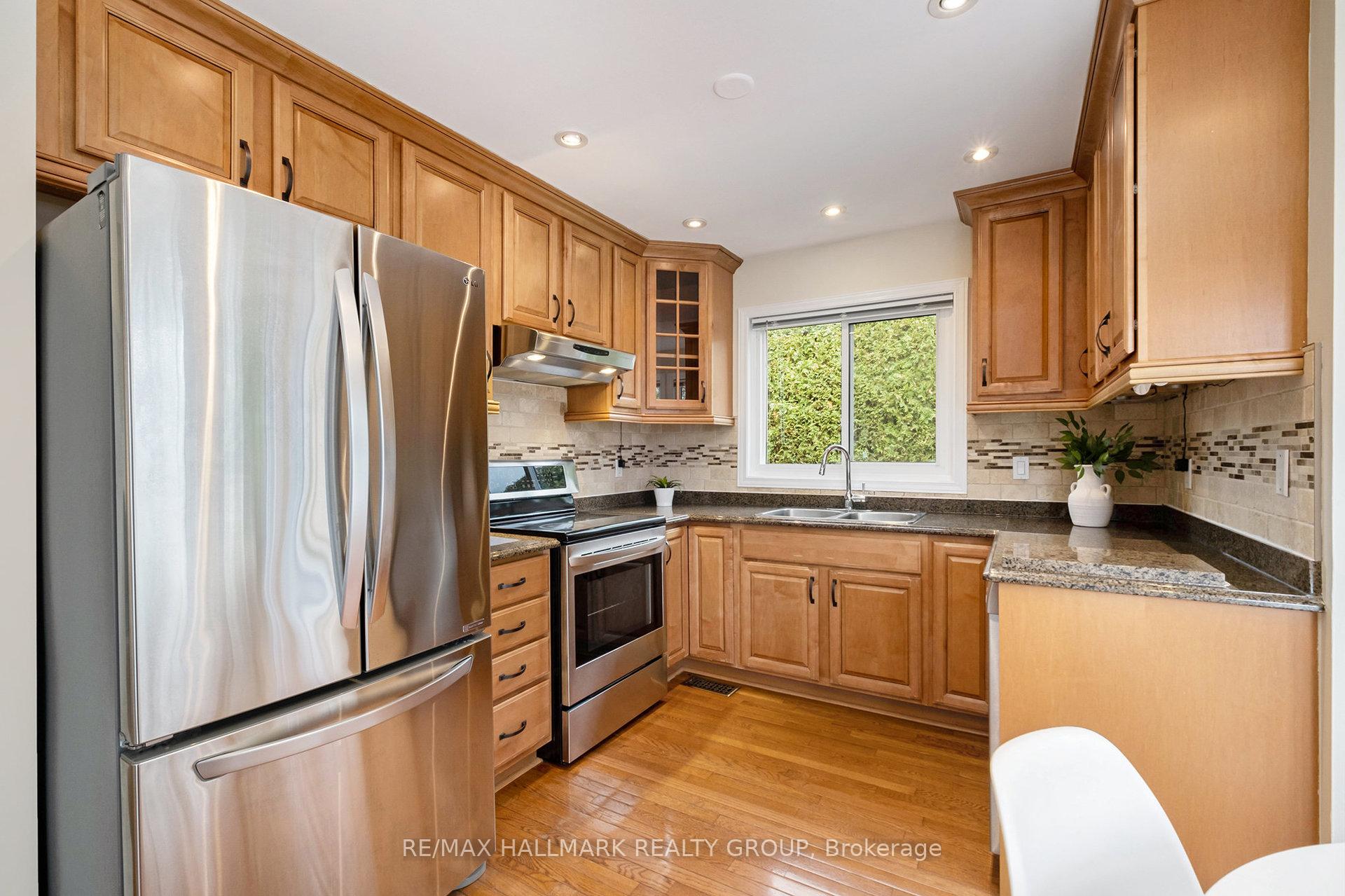 Photo 11 of 16 Filion Crescent, Ottawa, Kanata - Bridlewood — HOMEH
