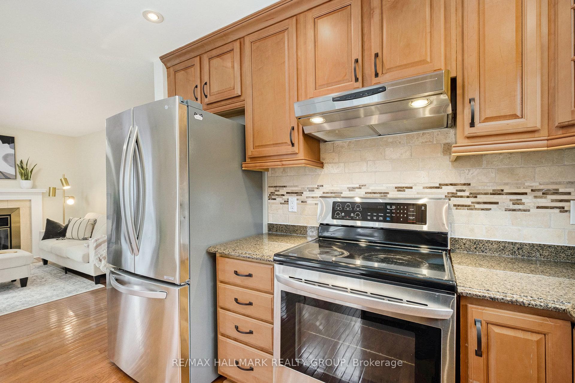 Photo 12 of 16 Filion Crescent, Ottawa, Kanata - Bridlewood — HOMEH